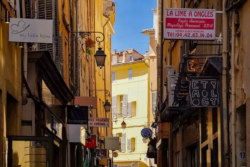 Walking tours through the charming streets and thermal fountains of Paul Cézanne’s city.