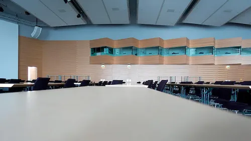 Estrutura acústica profissional para intérpretes de conferência em grandes eventos.