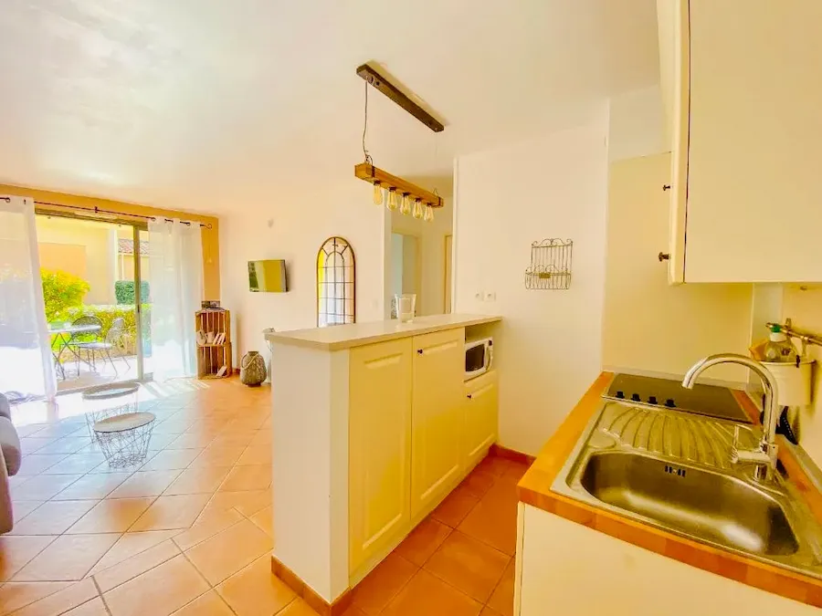 Espaços integrados e bem decorados para uma estadia agradável na região da Provence.