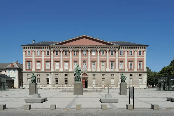 Vue de la Cour d'Appel pour vos besoins de traductions de documents officiels et certifiés.