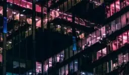 Solutions de formation linguistique et intégration pour les professionnels et RH.